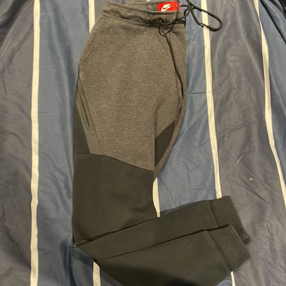 Nike tech fleece joggers, two tone, size small - Picture 5 of 6